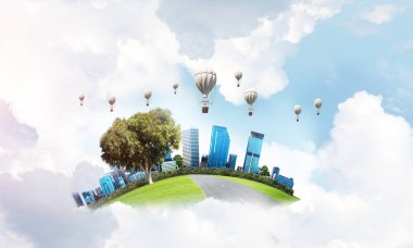 Kent manzaralı kule ve gökdelen yeşil uçan ada. Aerostates ve mavi bulutlu gökyüzü arka plan üzerinde uçan. 