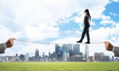 İşadamı blindfolder gözleri ile