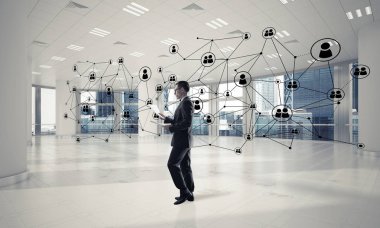 Zarif işadamı 3d ofis iç ve sosyal bağlantı kavram, karışık teknik