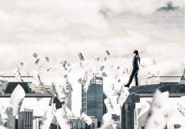 İşadamı blindfolded yürüyüş 