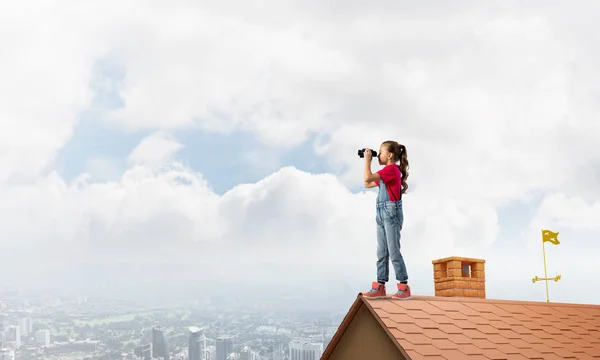 Cute Girl School Age Building Roof Looking Binoculars — Stock Photo, Image