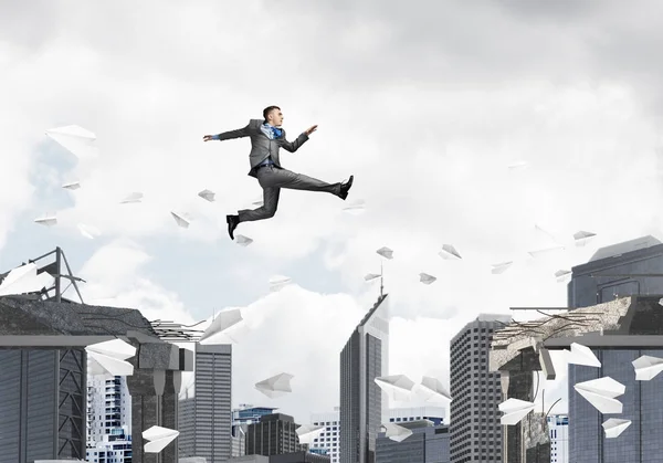 Businessman jumping over gap — Stock Photo, Image