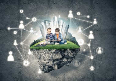 kitap üzerinde yüzen ada, eko kavramı oturan çocuklarla