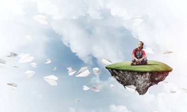 sevimli gülümseyen kız 