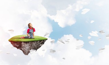 sevimli gülümseyen kız 