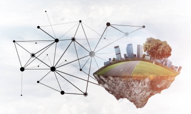 Gökyüzünde yükselen çimen ve şehir manzaralı güzel küçük bir ada.