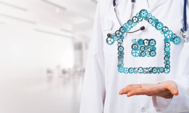 Bir kadın doktor ev veya ev dişli işaret avucunda gösteren el