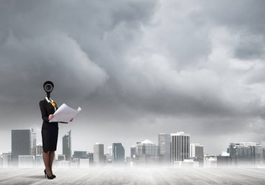 Kamera zoom ile meçhul iş kadını 