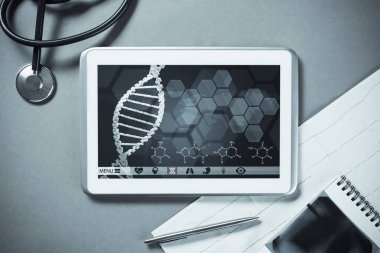 Beyaz tablet pc ve doktor araçları 