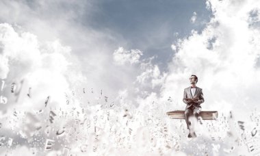 komik adam kırmızı gözlük