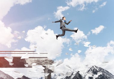 işadamı boşluğu atlama