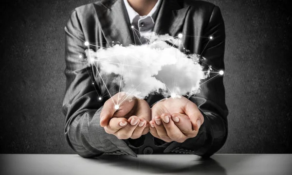 Geschäftsmann Anzug Hält Die Cloud Mit Netzwerkverbindungen Der Hand Und — Stockfoto