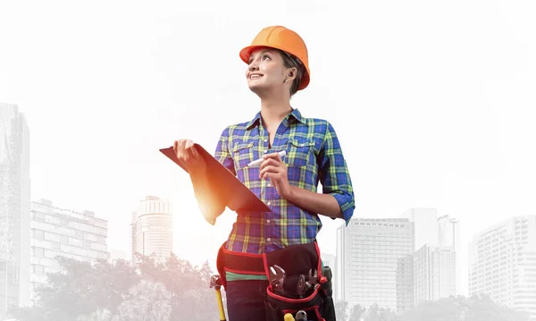 Joven Inspector Edificios Comprobando Estructura Construcción Exterior Trabajadora Construcción Hardhat —  Fotos de Stock