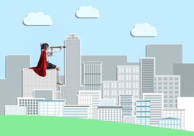 Maske ve spyglass içinde seyir cape küçük kendine güvenen çocuk. Karışık teknik