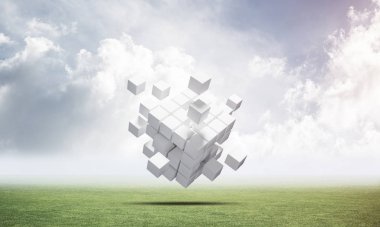 Yeşil çayırda soyut uçan beyaz küpler. Sanal gerçeklik ve dijital teknoloji. Yüksek teknoloji geometrik kompozisyon. Yeşil çimen ve mavi gökyüzü ile doğa manzara. 3b işleme nesnesi ile karışık ortam