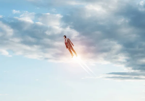 Obchodník Klobouku Létající Zamračené Modré Obloze Jako Superhrdina Podnikatel Jako — Stock fotografie