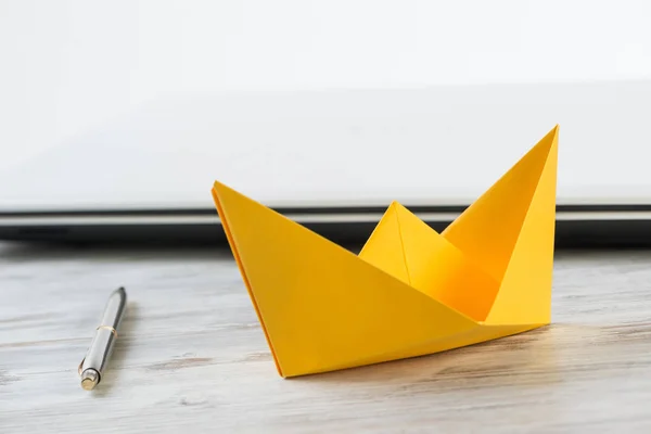 簡体字酉折り紙モデル ストック写真 C Denisfilm 簡体字酉折り紙モデル ストック写真 C Denisfilm