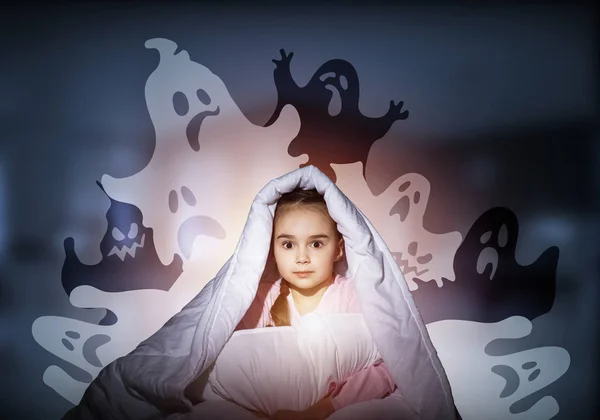 Scared Girl Hiding Blanket Startled Kid Sitting Bed Night Sky — Stock Photo, Image