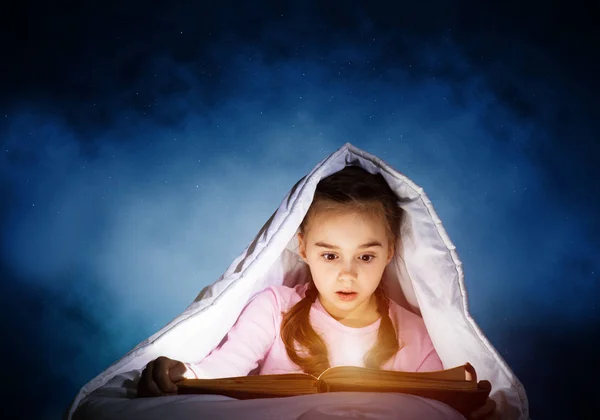 Engrossed Little Girl Reading Book Bed Going Sleep Pretty Kid — Stock Photo, Image