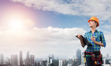 Mühendis kadın modern şehir manzarası klasörü