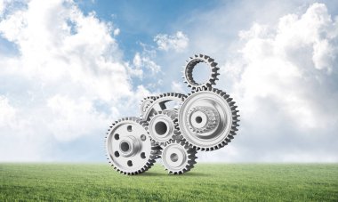 Yeşil çayır üzerinde dişli tekerlekler ile soyut mekanizma