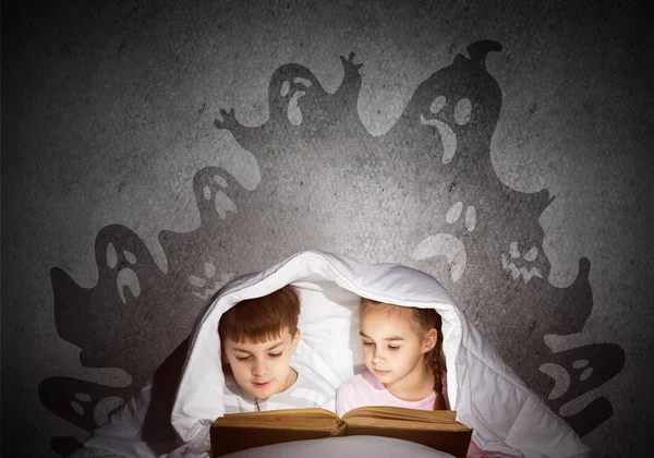 Engrossed Little Kids Reading Book Bed Brother Sister Together Hiding — Stock Photo, Image