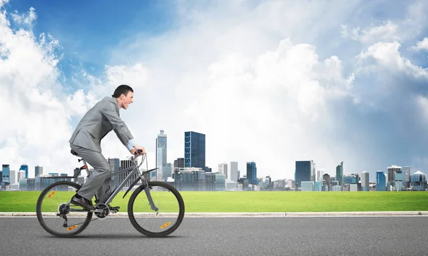 Geschäftsleute Eilen Mit Dem Fahrrad Zur Arbeit Mann Businessanzug Fährt — Stockfoto