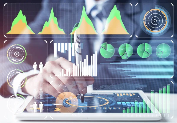 Digitální Tablet Finanční Graf Diagramem Společenské Sítě Perem Pozadí Profesionální — Stock fotografie