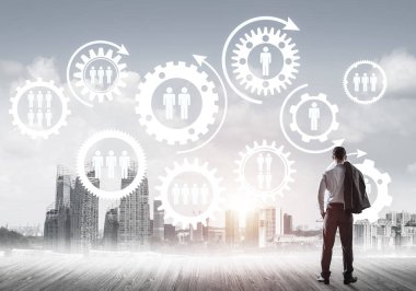 Modern şehir manzarası ve vites bağlantısı fikrine bakan işadamlarının arka planı