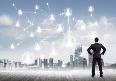 Modern şehir manzarası ve bağlantı konseptine bakan işadamlarının arka planı