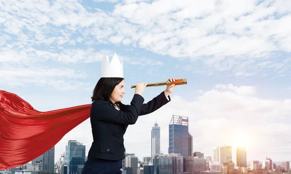大都市の実業家スーパーヒーローとの力と成功の概念 — ストック写真