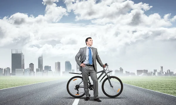 Hombre Exitoso Traje Negocios Pie Con Bicicleta Empresario Con Bicicleta — Foto de Stock