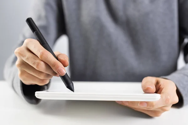 Woman Using Tablet Computer Financial Data Analysis Online Shopping Blogging — Stock Photo, Image