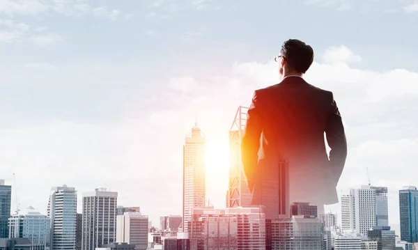 Doble Exposición Hombre Negocios Elegante Moderna Ciudad Busines Con Torres — Foto de Stock