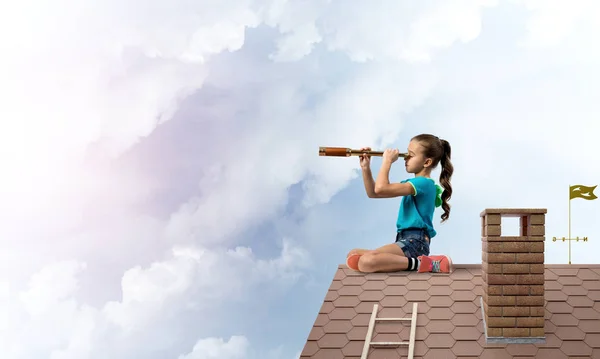 Cute Kid Girl Sitting House Roof Looking Spyglass — Stock Photo, Image
