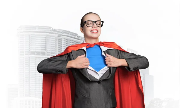 Porträt Der Superheldin Der Geschäftsfrau Die Ihr Hemd Vom Leib — Stockfoto