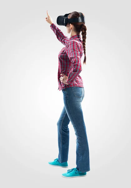 Dame Chemise Carreaux Jeans Utilisant Des Lunettes Réalité Virtuelle Femme — Photo