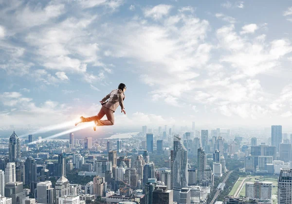 Empresario Sombrero Aviador Volando Cielo Azul Como Superhéroe Persona Negocios —  Fotos de Stock