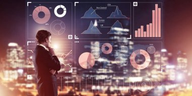 Sanal panelle çalışan iş adamlarının arka planı ve arka planda gece kenti