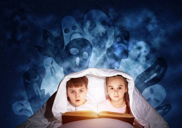 Engrossed Little Kids Reading Book Bed Brother Sister Together Hiding — Stock Photo, Image