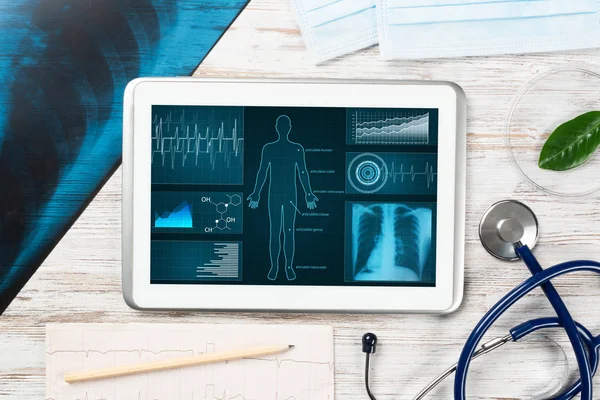 Medizinische Diagnostik Der Modernen Lungenheilkunde Tablet Computer Mit Medizinischer Anwendungsoberfläche — Stockfoto