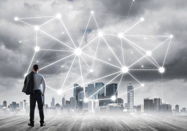 İşadamı arkasını kolluyor ve ağ çizimi kavramına bakıyor