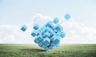 Yeşil çayır üzerinde soyut mavi küpler. Dijital teknoloji ve yenilik çözümleri. İş yönetimine yeni bir yaklaşım. Yeşil çimenler ve mavi gökyüzü olan doğa manzarası. Karışık ortam ile 3B nesne