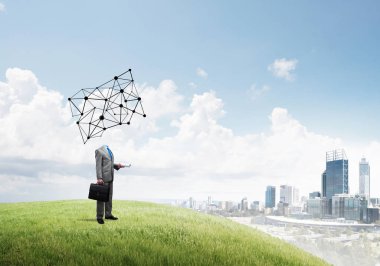 Kafa yerine sosyal ağ kavramına sahip kafasız iş adamı