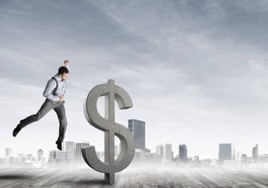 Öfkeli genç işadamı yumruklanmış dolar sembolüyle kaza yapacak.