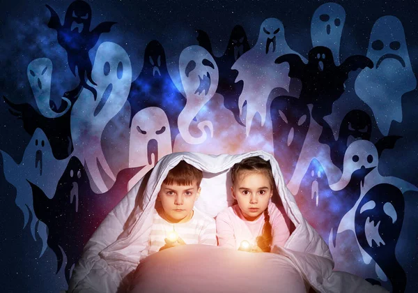 Scared Sister Brother Flashlights Hiding Blanket Nightmare Monsters Frightened Preschool — Stock Photo, Image