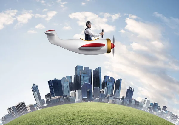 Lycklig Affärsman Läder Hjälm Flyger Propeller Plan Aviator Kör Litet — Stockfoto