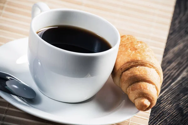 Una Taza Café Expreso Una Mesa Madera Desayuno Francés Tradicional —  Fotos de Stock