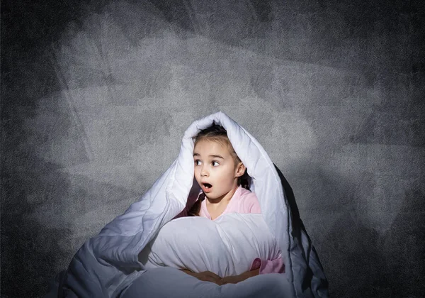 Surprised Girl Pillow Hiding Blanket Amazed Kid Lying His Bed — Stock Photo, Image