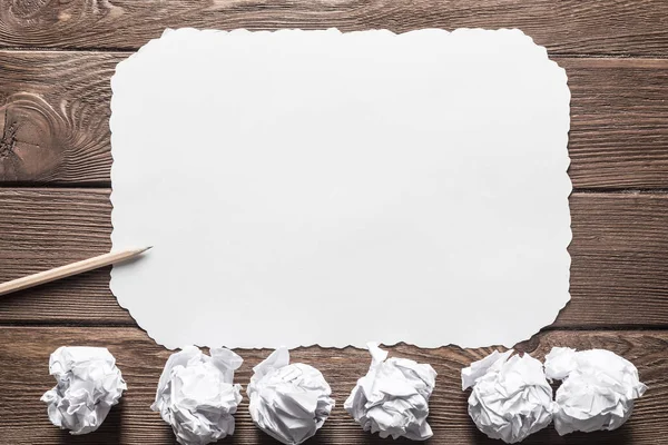 Cierre Hoja Papel Blanco Lápiz Sobre Mesa Madera — Foto de Stock